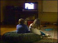 Канадские дети проводят перед телевизором в среднем 18 часов в неделю, а канадские медики считают, что таким образом дети 