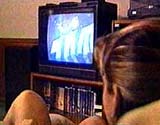 По данным академии педиатров США, американские подростки видят по телевизору 10 тысяч сцен насилия в год