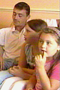 Пол Дюваль с дочерьми Даниэль и Эми.