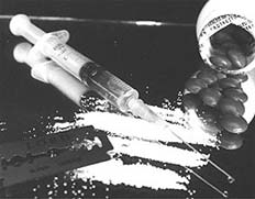 Вот они, гадкие наркотики (фото metimes.ru).