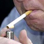 На сегодняшний день курит около 12 миллионов взрослых англичан (фото BBC).