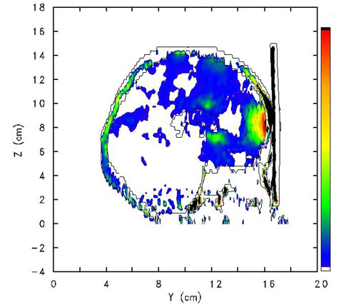 Первое мгновение удара о лобовое стекло (чёрная линия справа). Шкала показывает давление. Синий цвет — 1 атмосфера, красный — 30 атмосфер (иллюстрация Sandia National Laboratories)<!-- SP1626D333 -->.