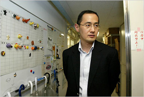 Яманака тоже продолжает свои исследования. Недавно он и его коллеги получили индуцированные плюрипотентные стволовые клетки a href=